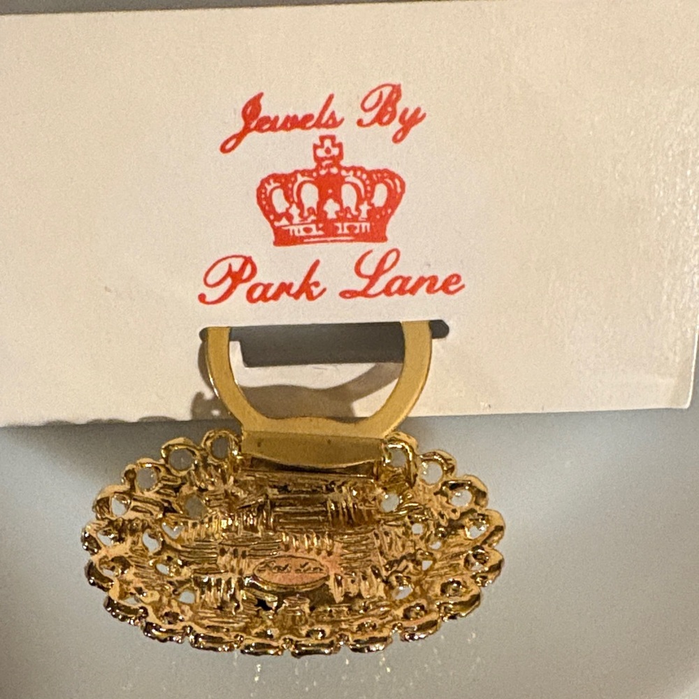 Park Lane Elegant Black and Gold Scarf Clip - Picture 2 of 3